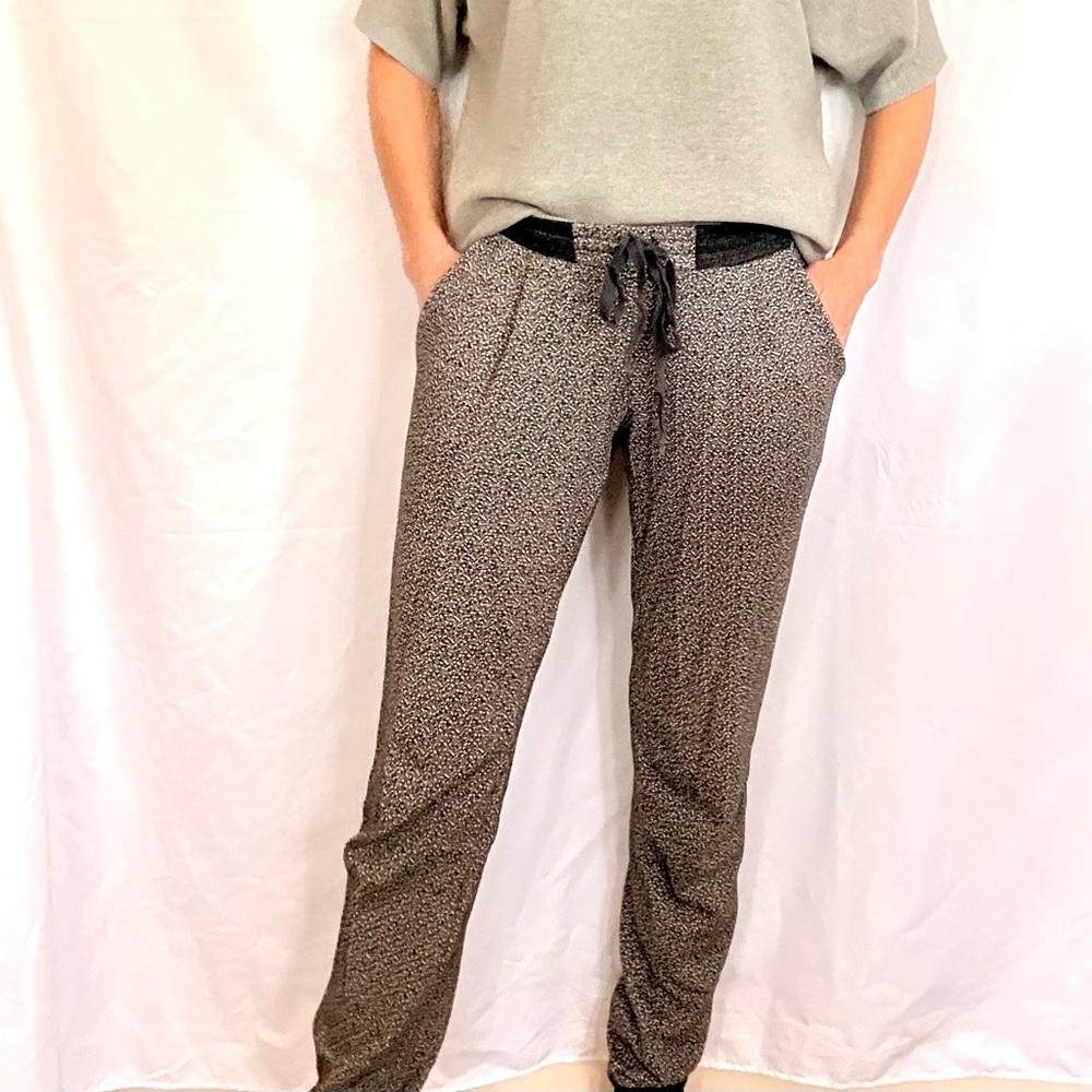 Soft Joie Navy Blue and White Patterned Women's Soft Cotton Joggers